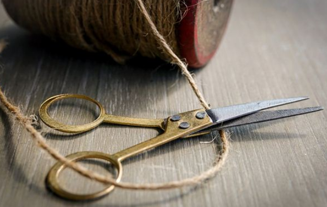 梦见大剪刀是什么意思？周公解梦原版破解大全