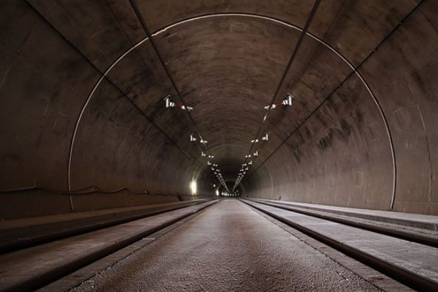 梦见遂道是什么意思？周公解梦原版破解大全