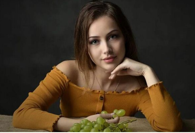 梦见美女的穿着是什么意思？周公解梦原版破解大全