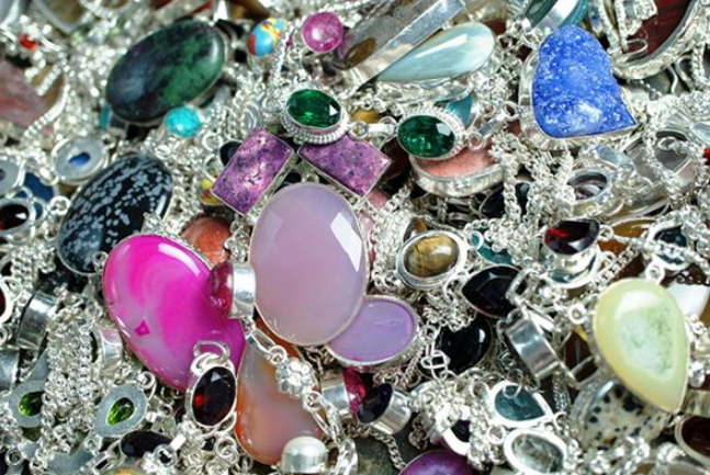 梦见金银财宝是什么意思？周公解梦原版破解大全