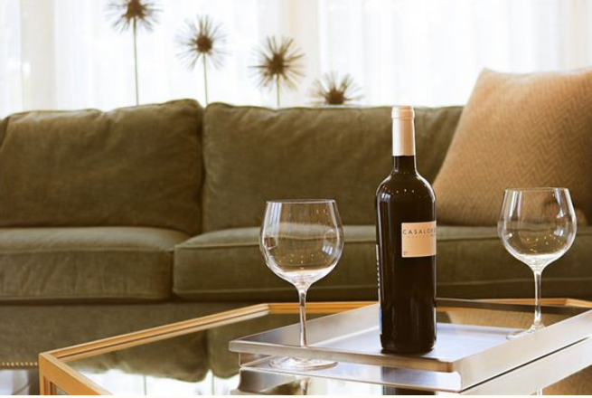 梦见高脚杯是什么意思？周公解梦原版破解大全