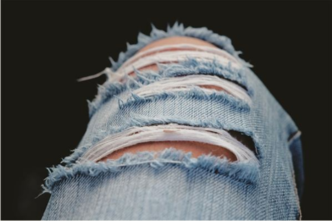 梦见弄破衣服是什么意思？周公解梦原版破解大全