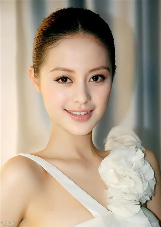 梦见白色的婚纱是什么意思？周公解梦原版破解大全